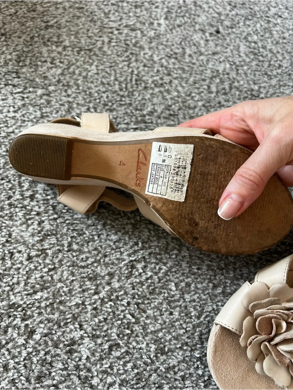 Clarks Women's Neutral Tan Floral Wedge Sandals eur size 4, USA 6,5